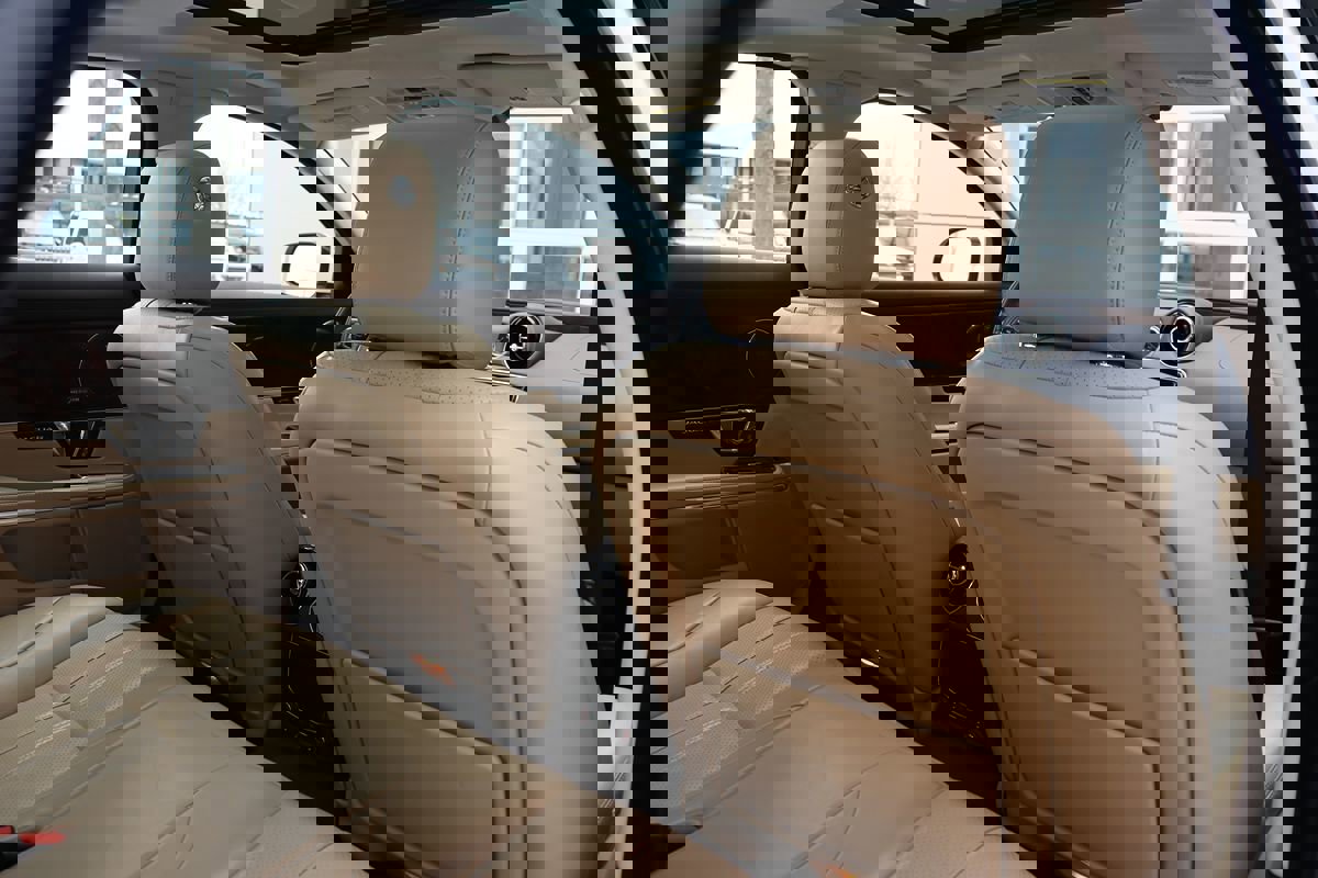 Used 2014 Jaguar XJ image 31