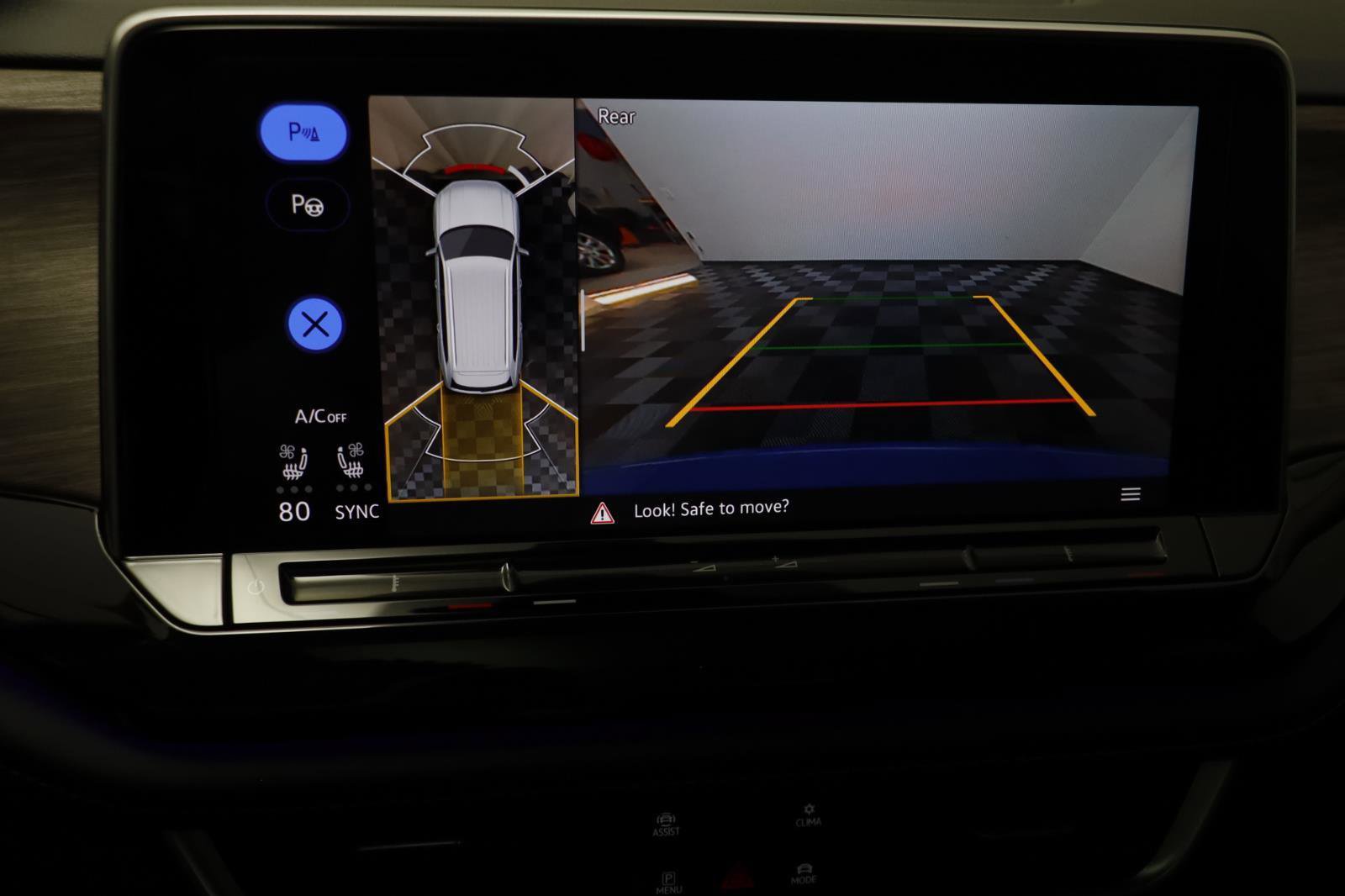 Used 2025 Volkswagen Atlas SEL Premium R-Line image 11