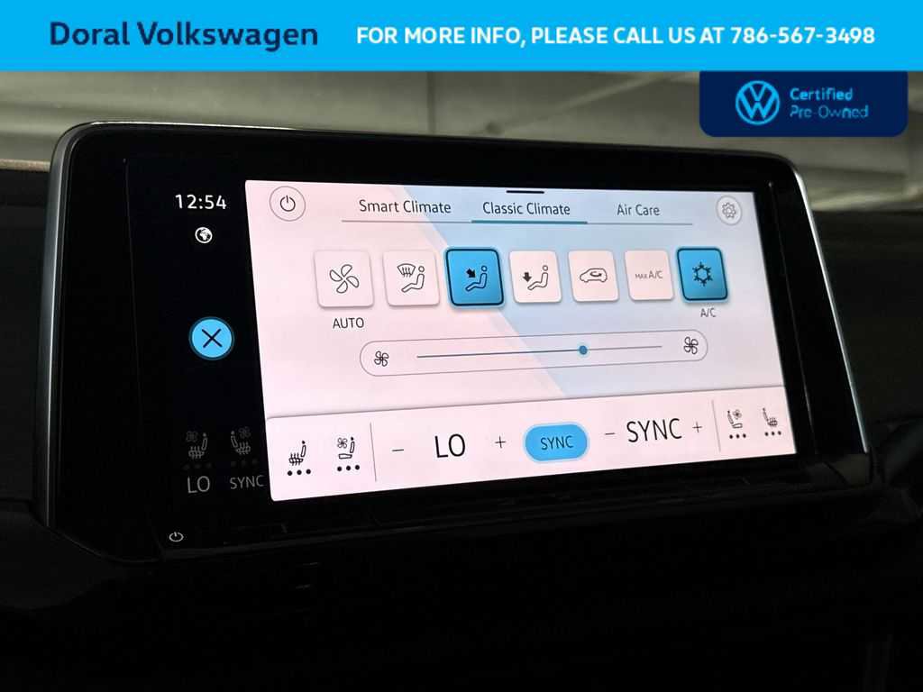 Certified 2024 Volkswagen Atlas Cross Sport SE FWD image 20