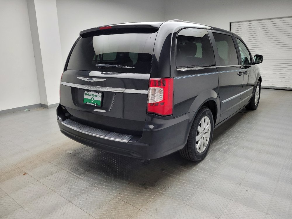 Used 2016 Chrysler Town & Country Touring FWD image 9