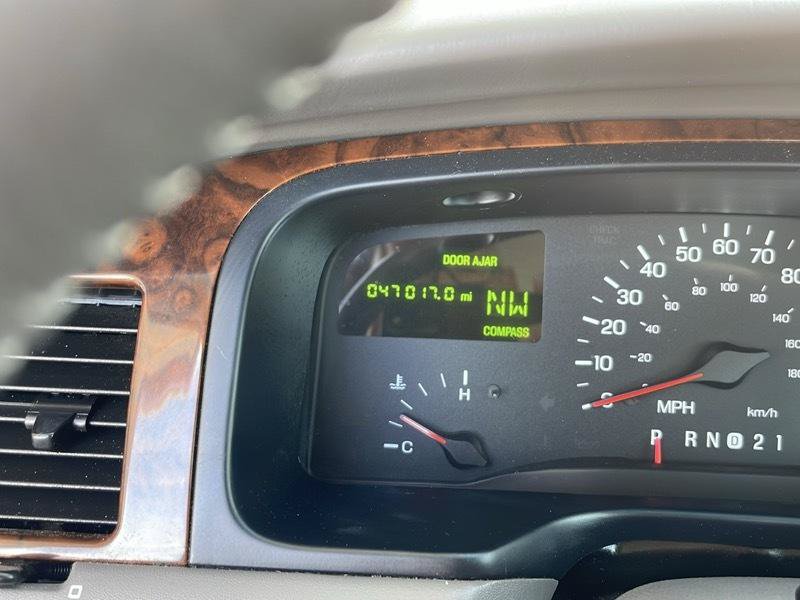 Used 1999 Lincoln Town Car Signature RWD image 30