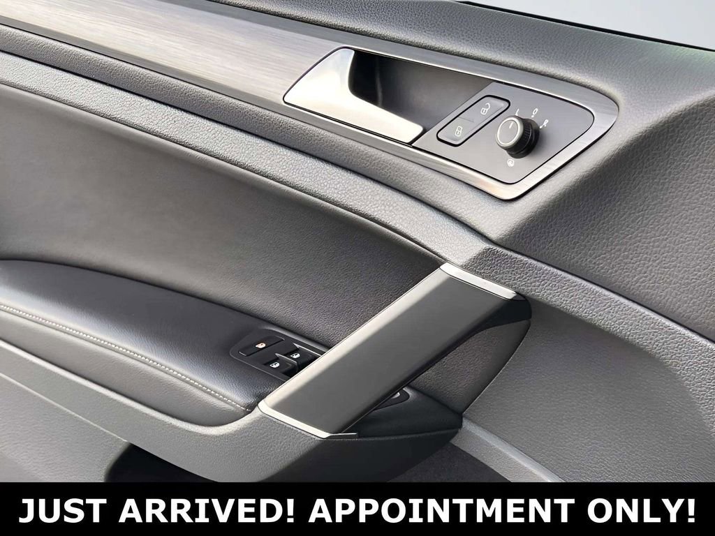 Used 2018 Volkswagen Golf SE image 23