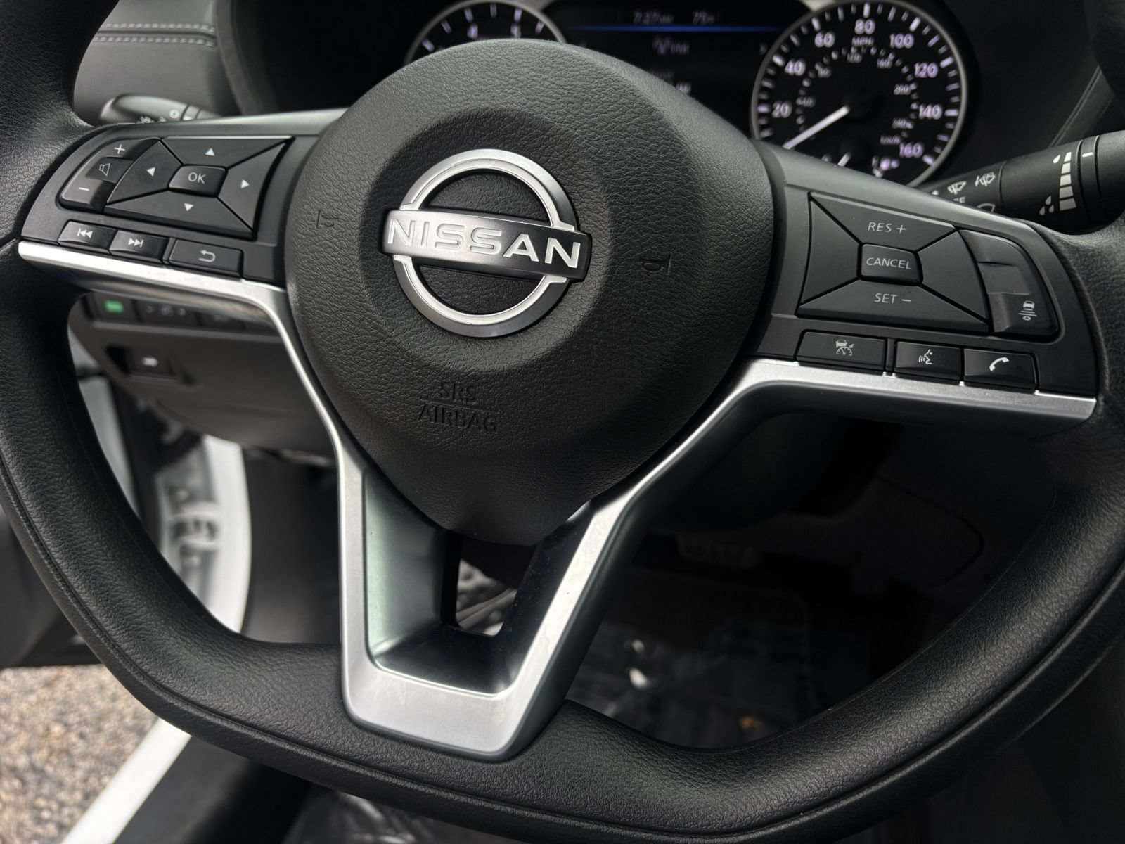 Used 2025 Nissan Sentra SV FWD image 27