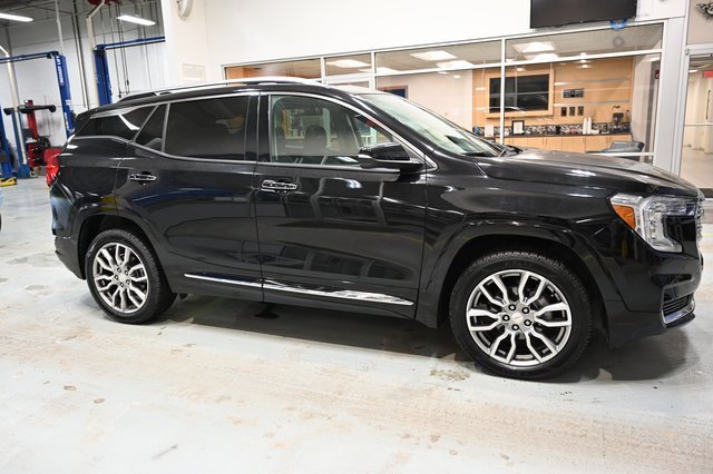 Used 2022 GMC Terrain Denali w/ LPO, Floor Liner Package image 4