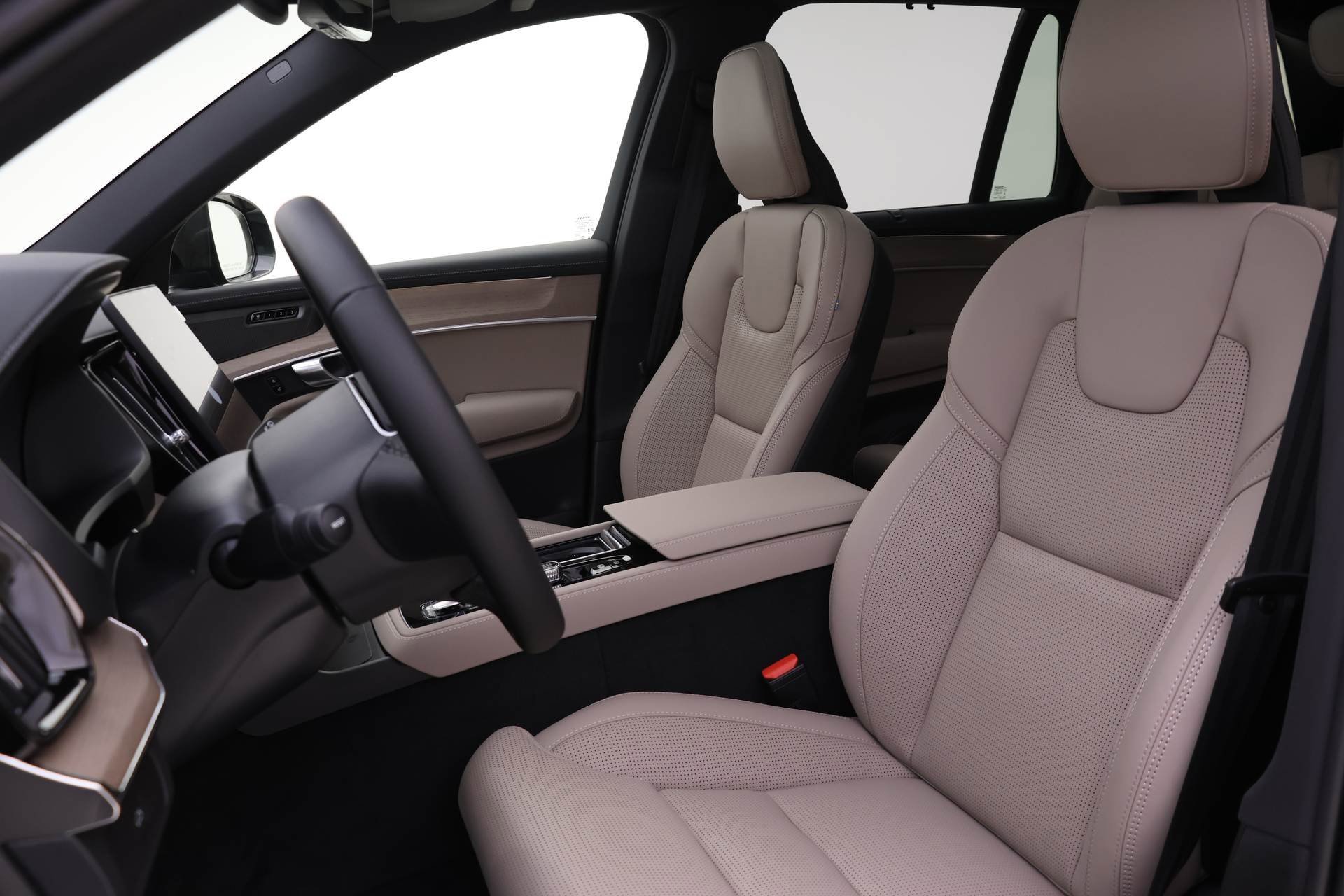 New 2026 Volvo XC90 B6 Ultra w/ Protection Package Premier image 7