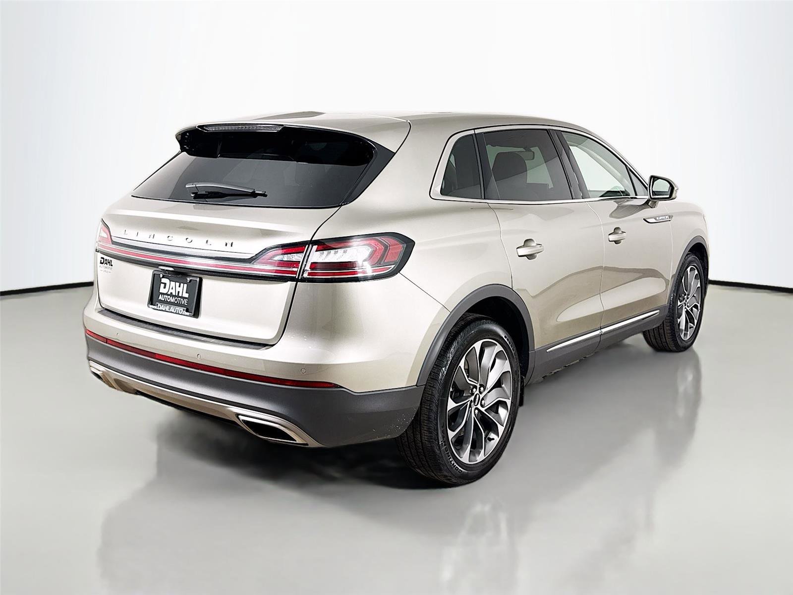 Used 2023 Lincoln Nautilus Reserve image 7