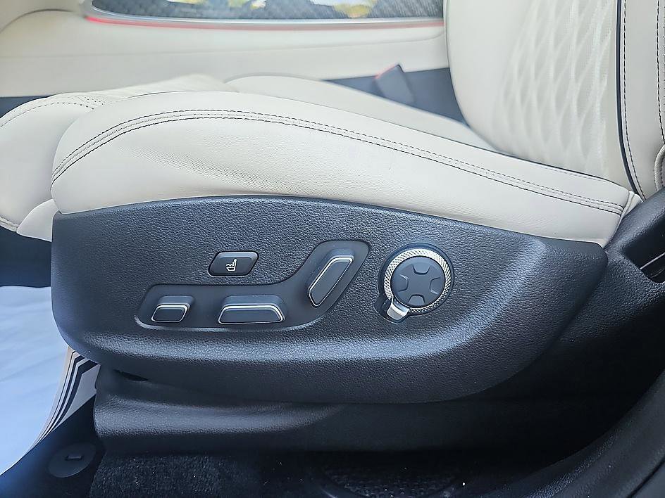 Used 2022 Genesis GV70 3.5T Sport w/ Sport Prestige Package AWD/4WD image 15