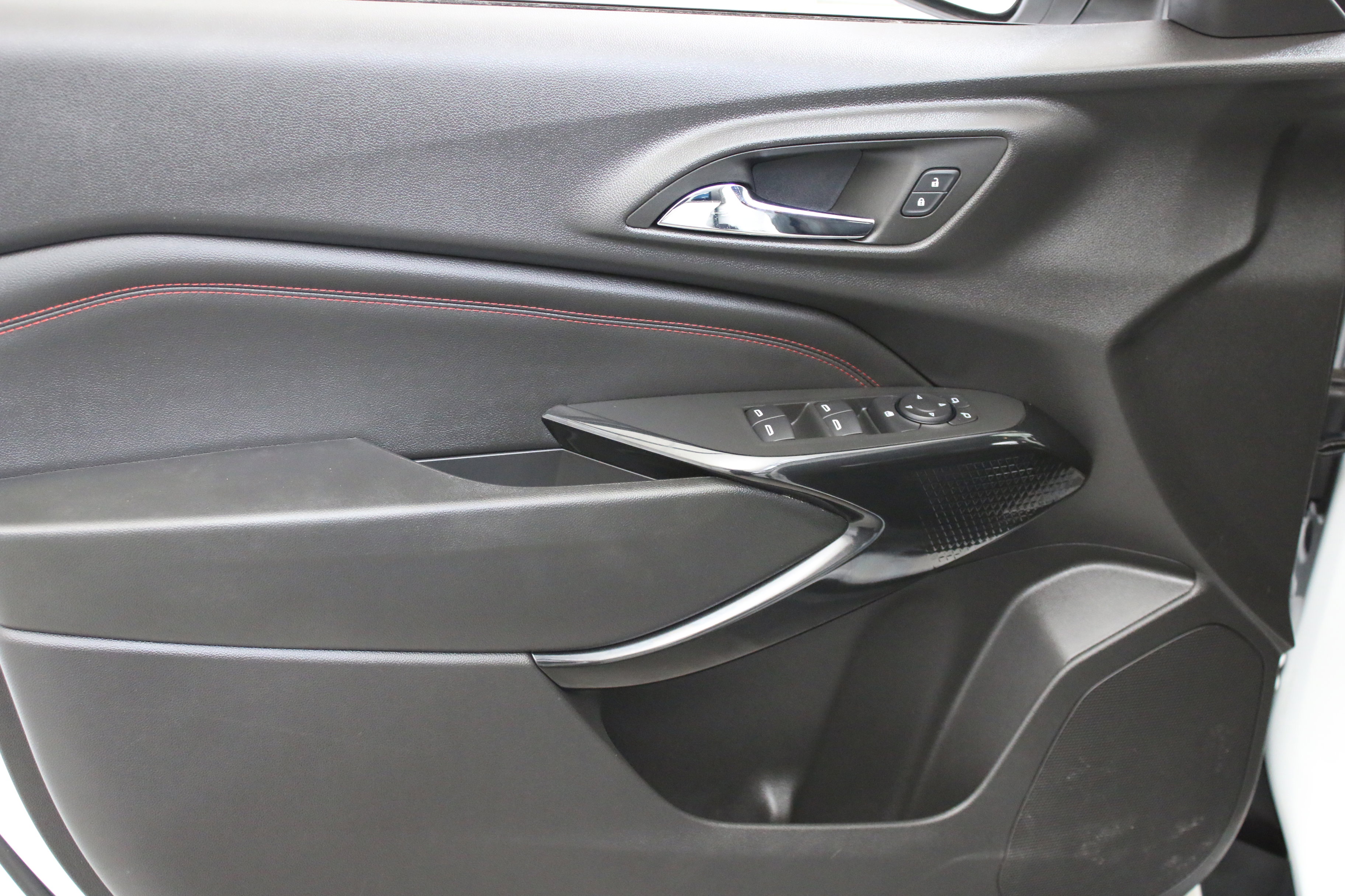 Used 2024 Chevrolet Trax RS w/ Driver Confidence Package FWD image 20