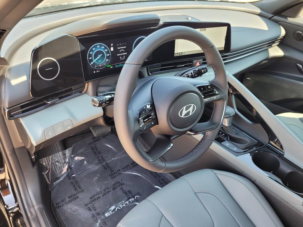 New 2025 Hyundai Elantra Limited FWD image 8