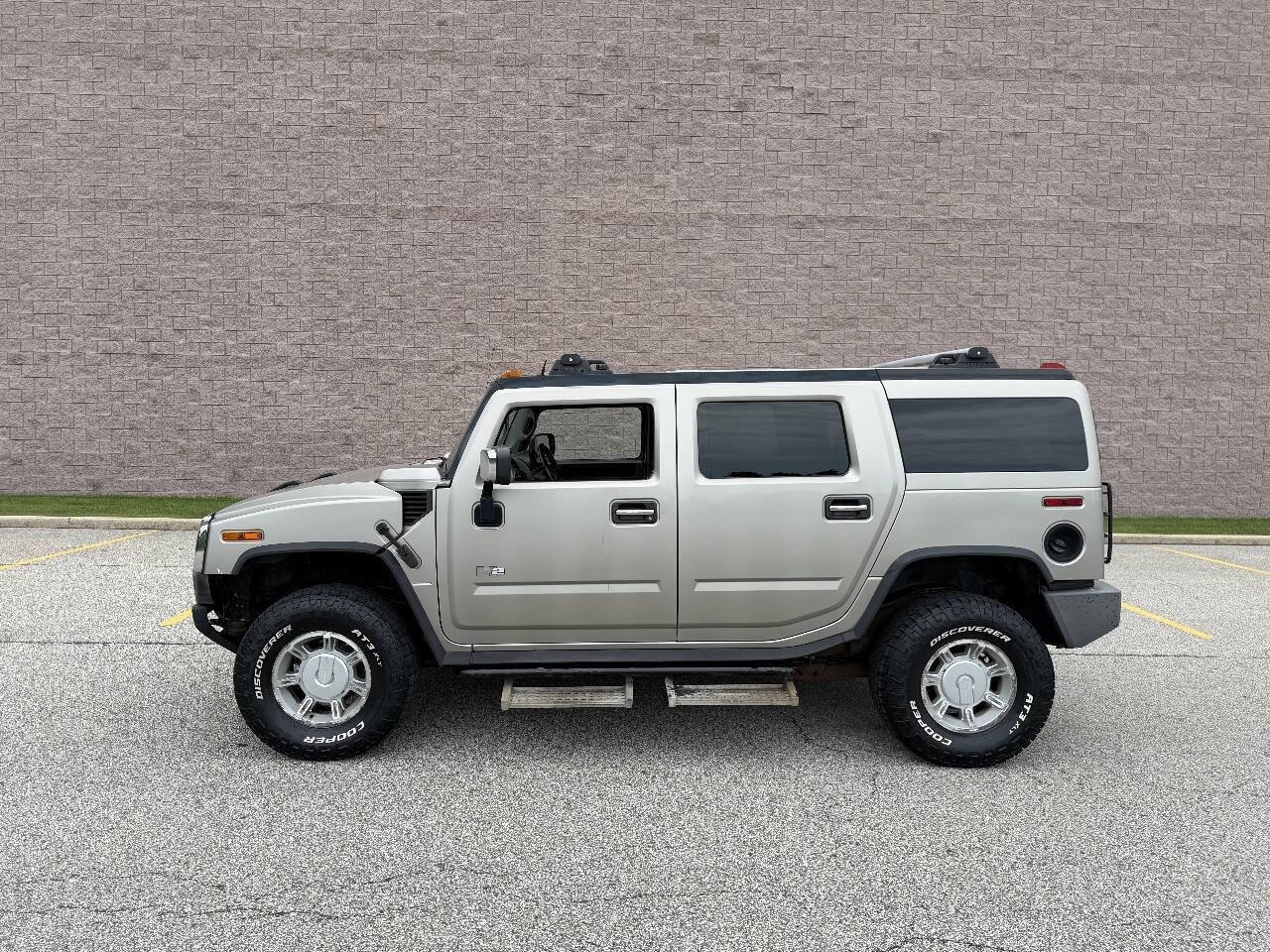 Used 2004 HUMMER H2 w/ Preferred Equipment Group AWD/4WD image 2