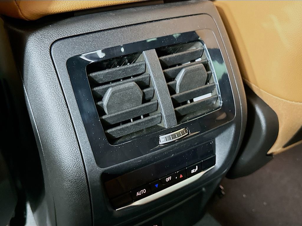 Used 2025 BMW X4 xDrive30i w/ Premium Package image 31