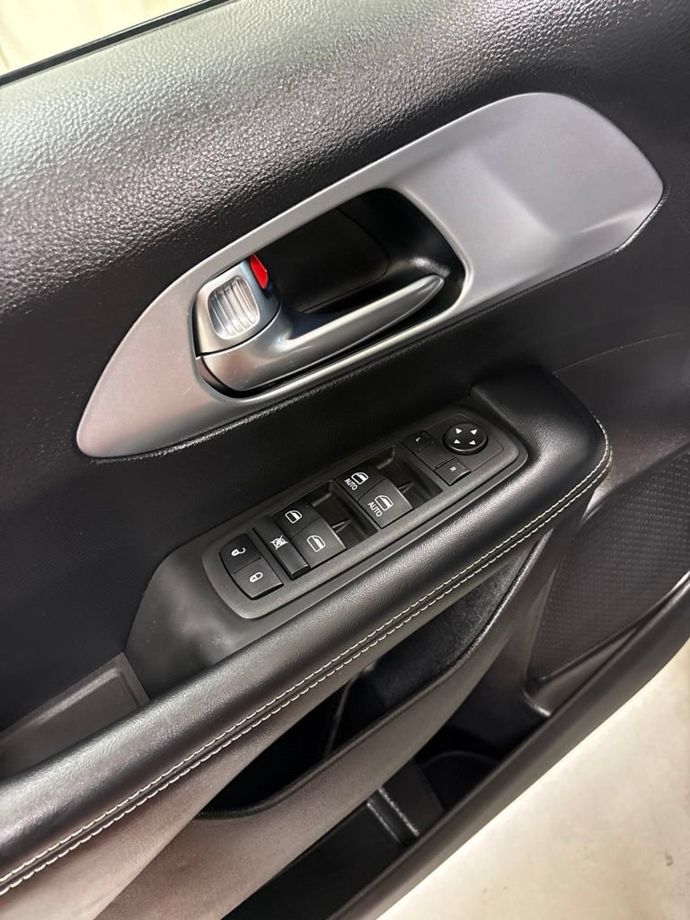 Used 2021 Chrysler Pacifica Touring w/ S Appearance Package FWD image 19