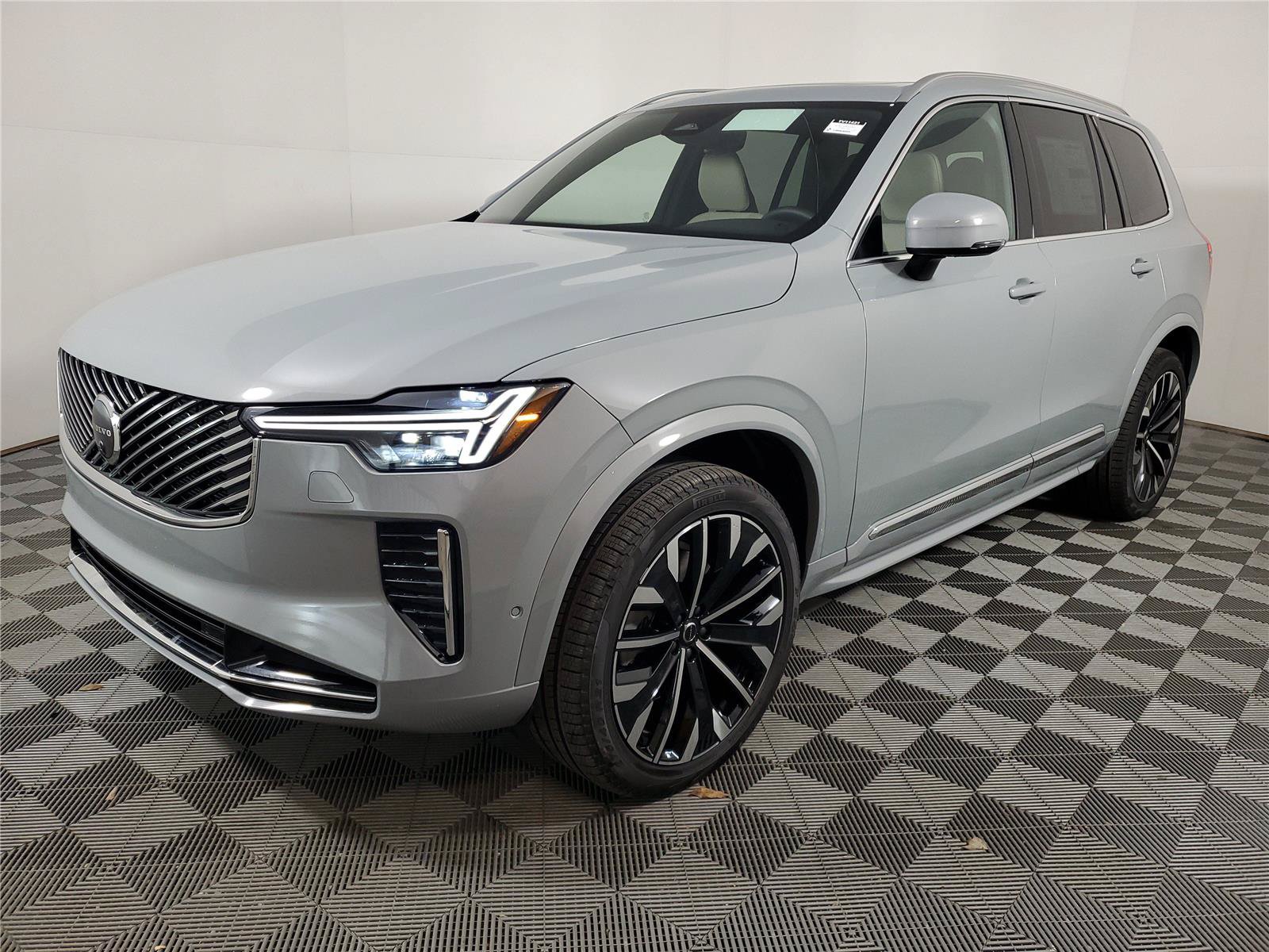 New 2026 Volvo XC90 B6 Plus w/ Protection Package Premier AWD/4WD image 3