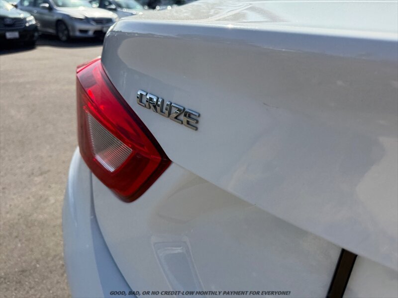 Used 2017 Chevrolet Cruze LS FWD image 27