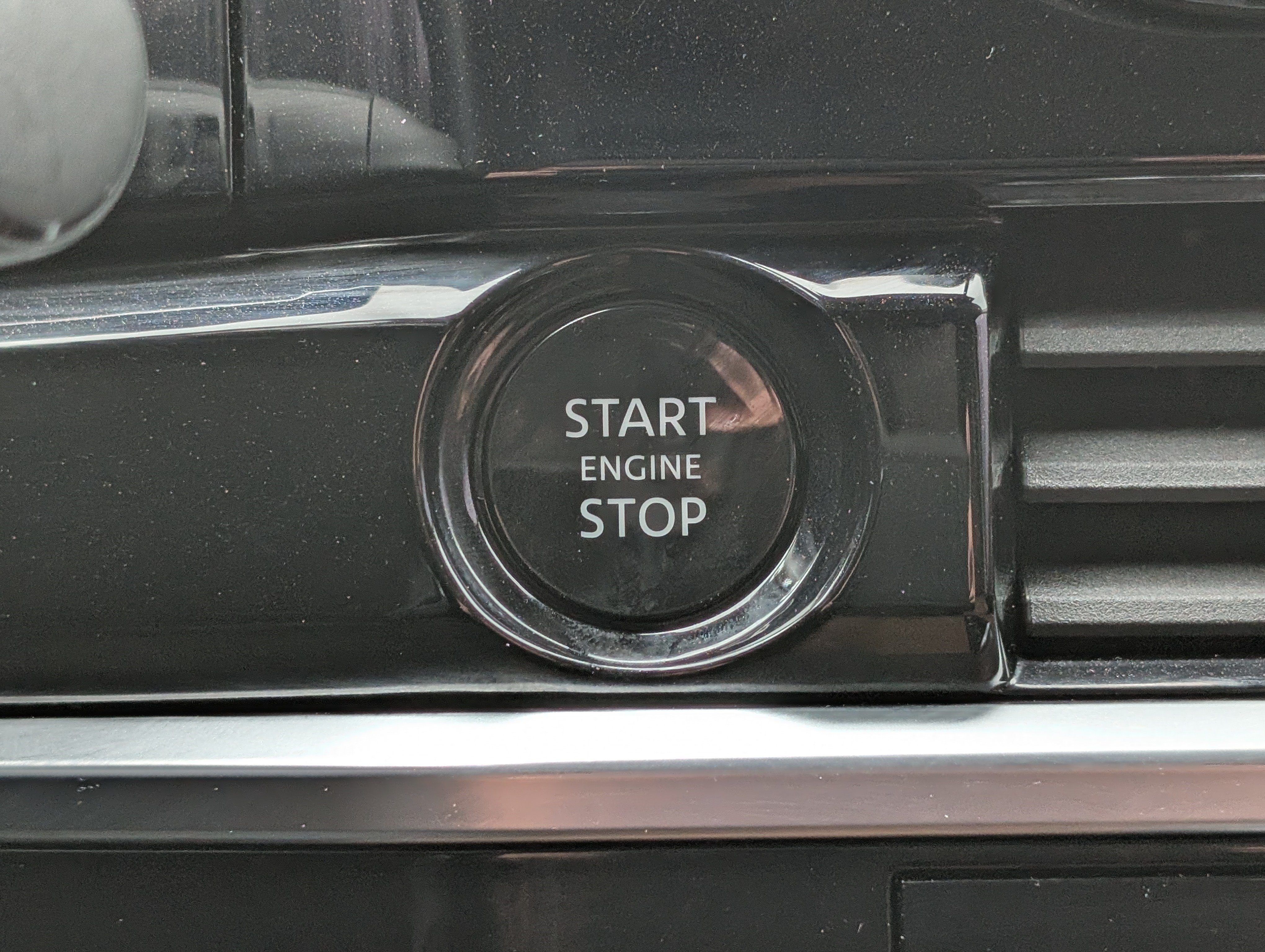 Used 2025 Nissan Pathfinder Platinum w/ Cargo Package FWD image 35