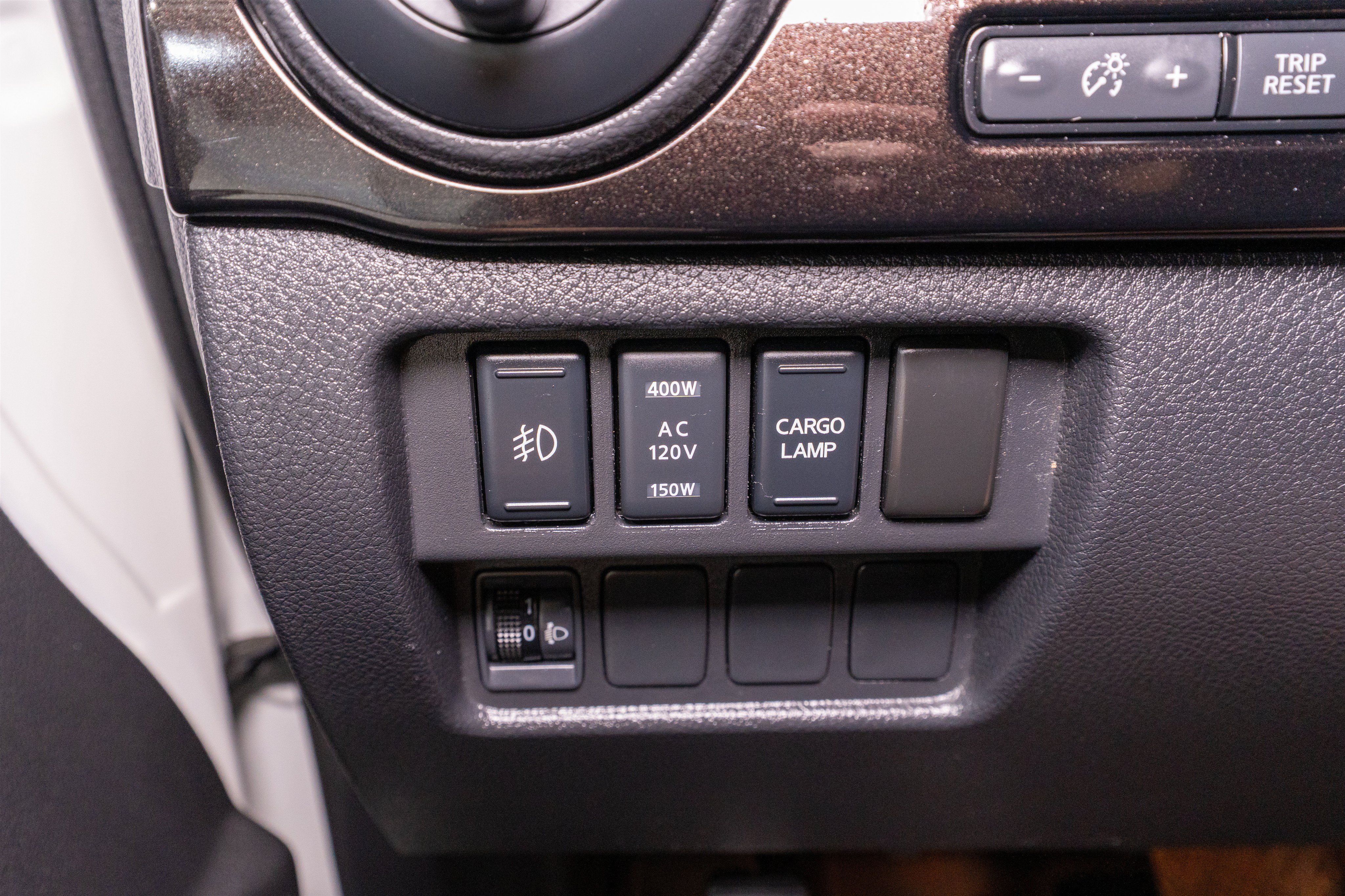 Used 2019 Nissan Titan SL w/ Midnight Edition AWD/4WD image 32