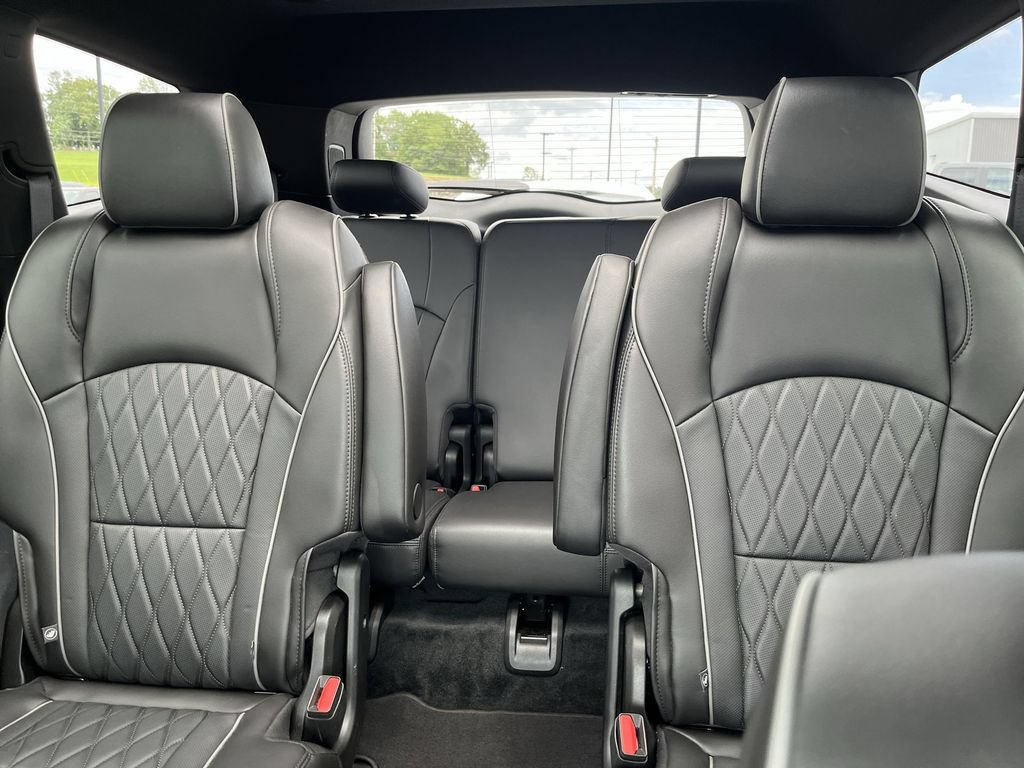 Used 2023 Buick Enclave Avenir w/ Avenir Technology Package AWD/4WD image 24