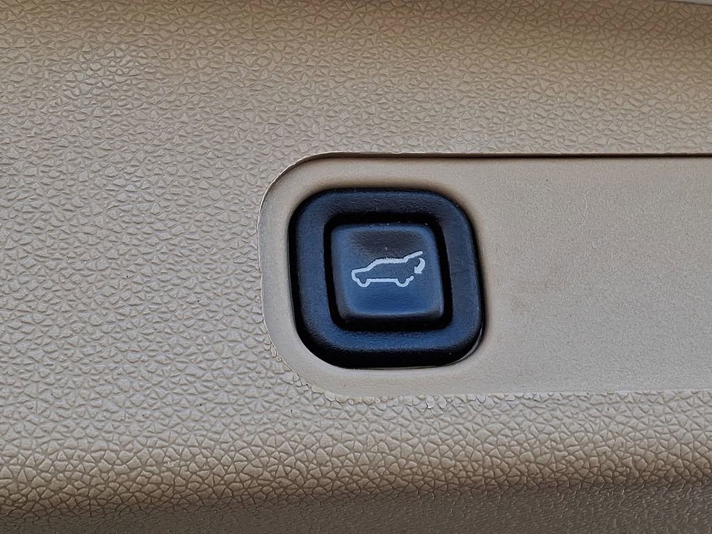 Used 2013 Cadillac Escalade Luxury image 30