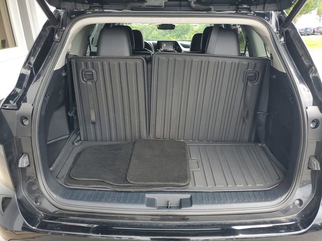 Used 2022 Toyota Highlander XLE FWD image 10