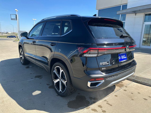 New 2025 Volkswagen Taos SEL image 9