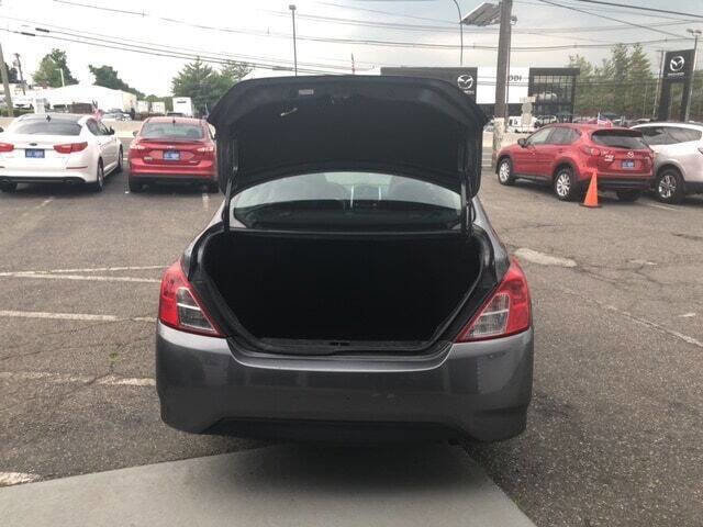 Used 2017 Nissan Versa SV image 9