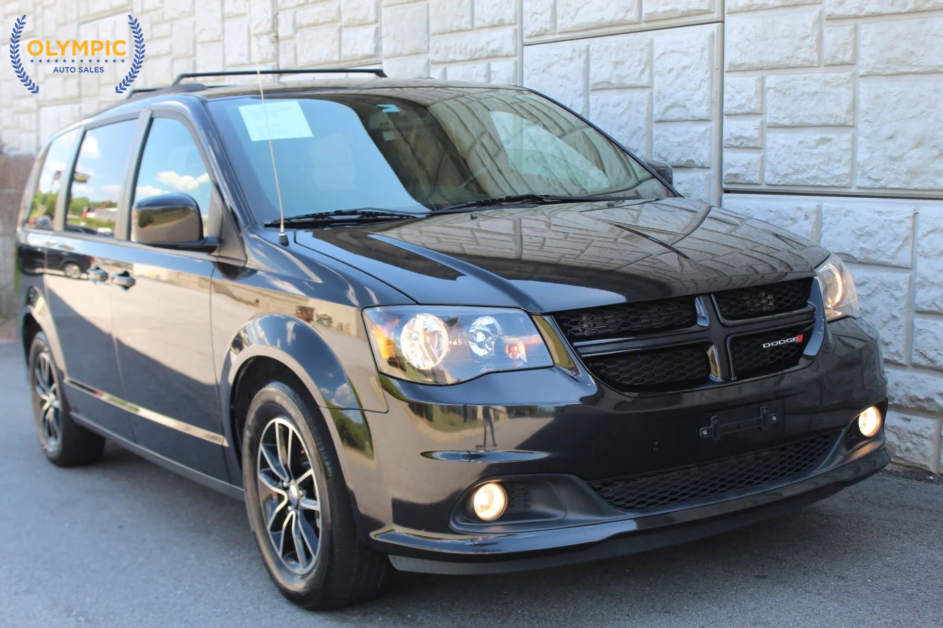 Used 2018 Dodge Grand Caravan GT FWD image 2
