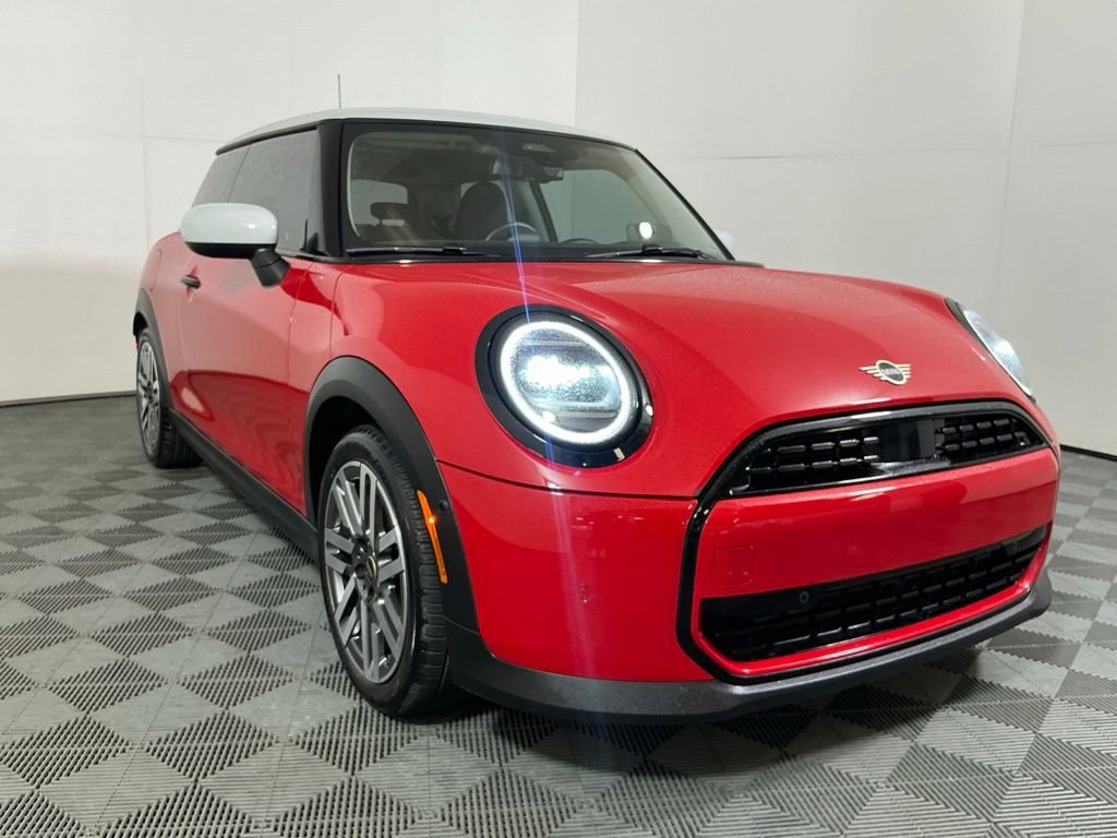 Certified 2025 MINI Cooper 2-Door Hardtop FWD image 4