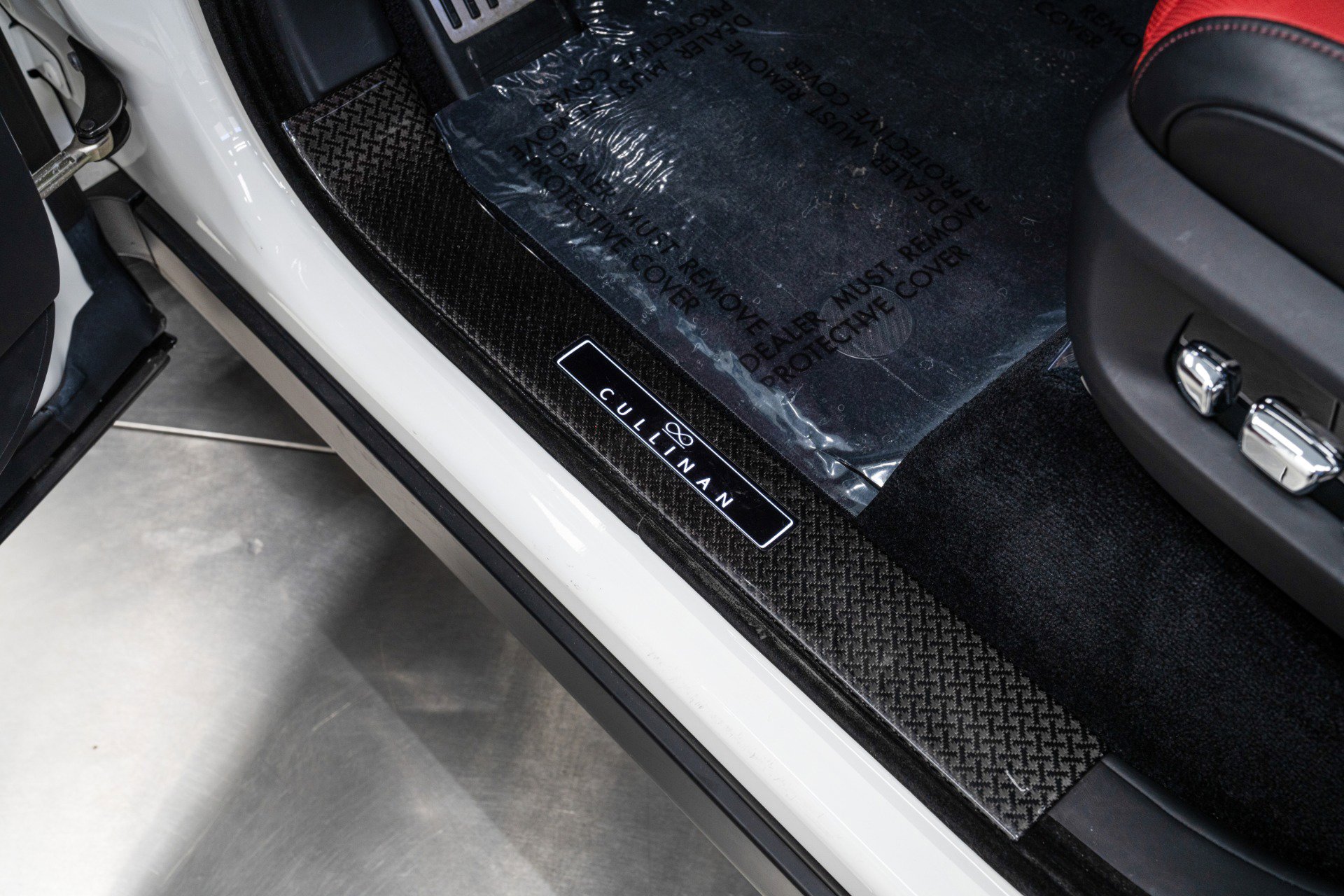 Used 2023 Rolls-Royce Cullinan Black Badge w/ Dark Exterior Package image 26