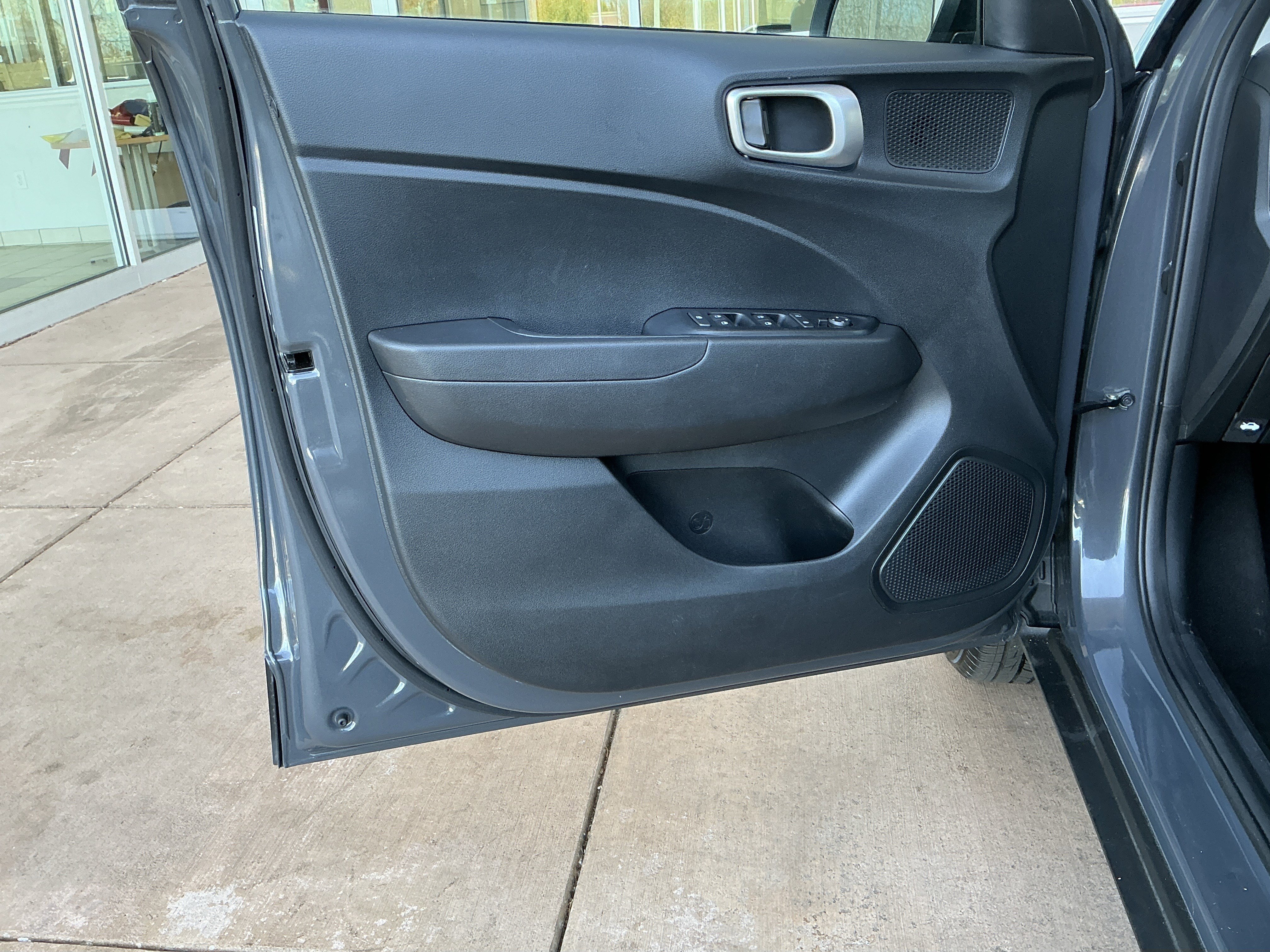 Used 2023 Hyundai Venue SEL image 14