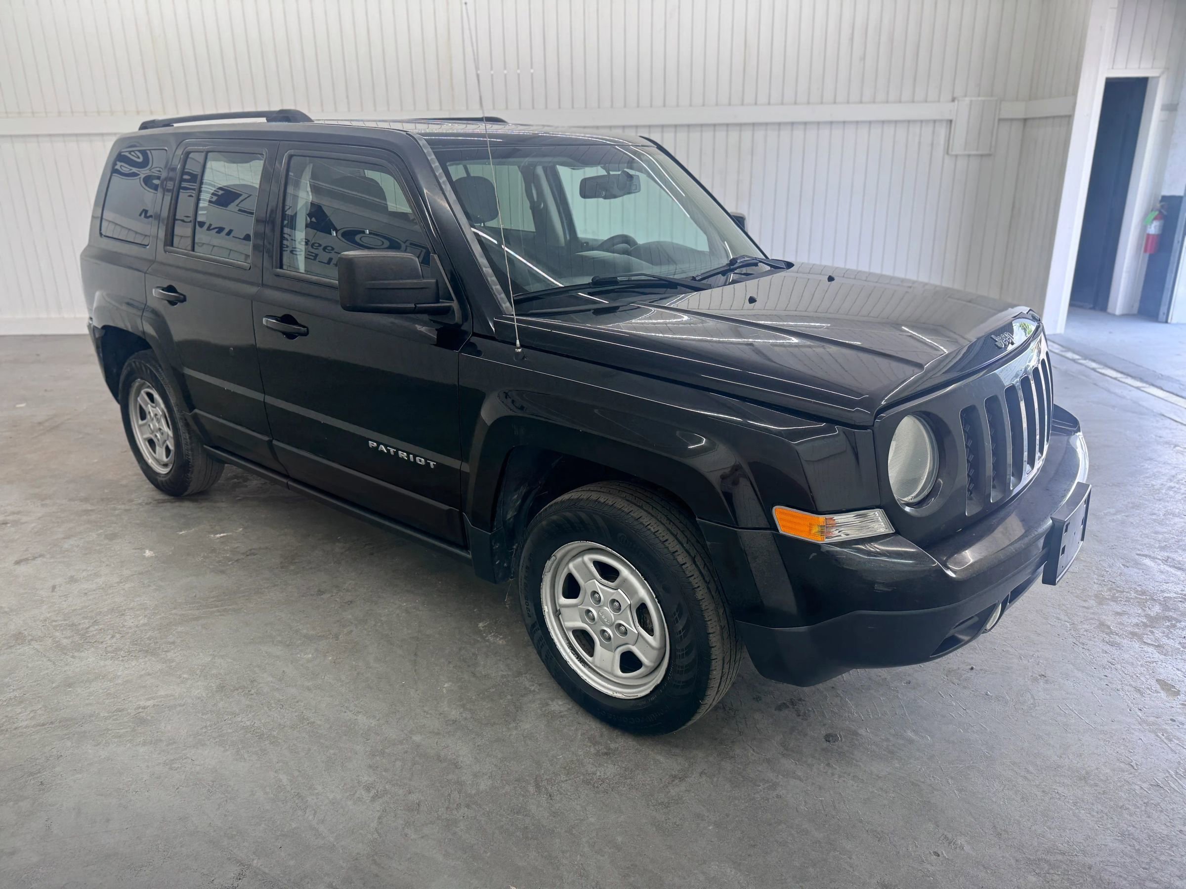 Used 2016 Jeep Patriot Sport w/ Power Value Group FWD image 3
