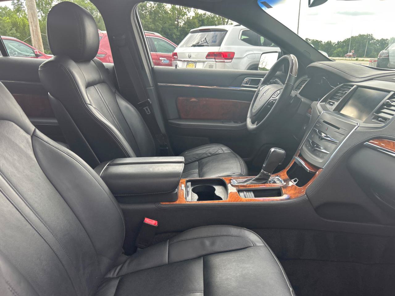 Used 2013 Lincoln MKS AWD image 24