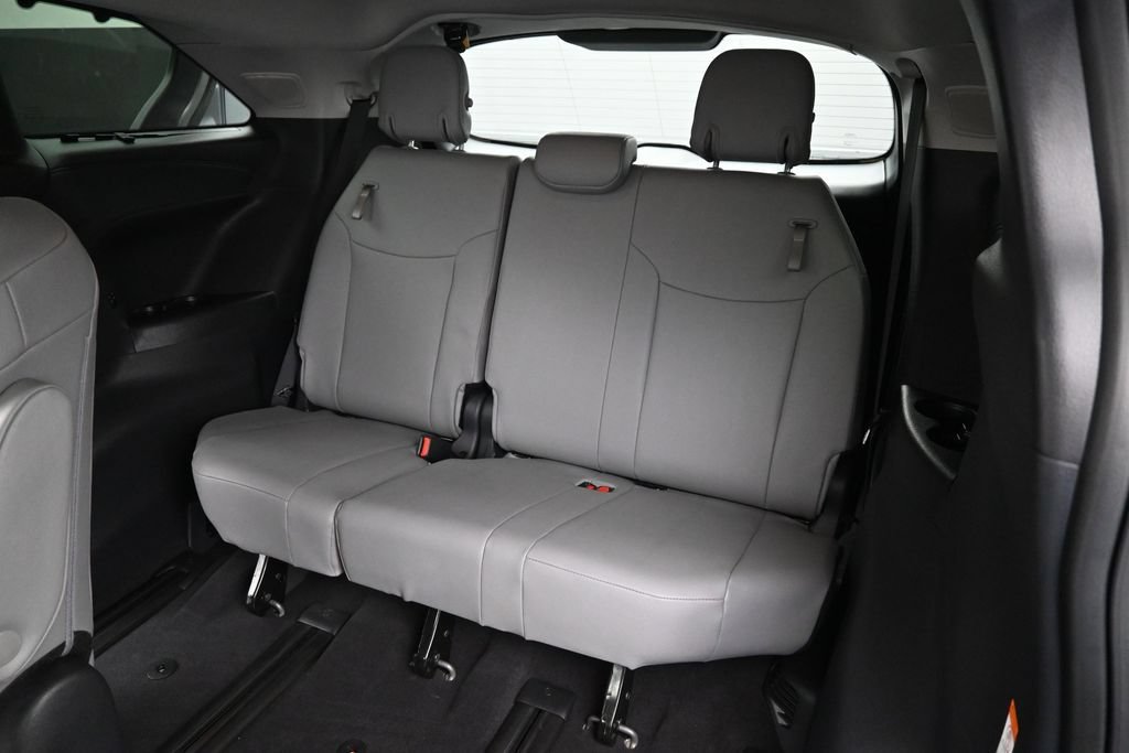 Used 2026 Toyota Sienna XLE FWD image 18