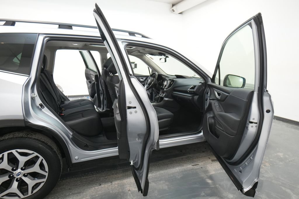 Used 2023 Subaru Forester Premium image 29