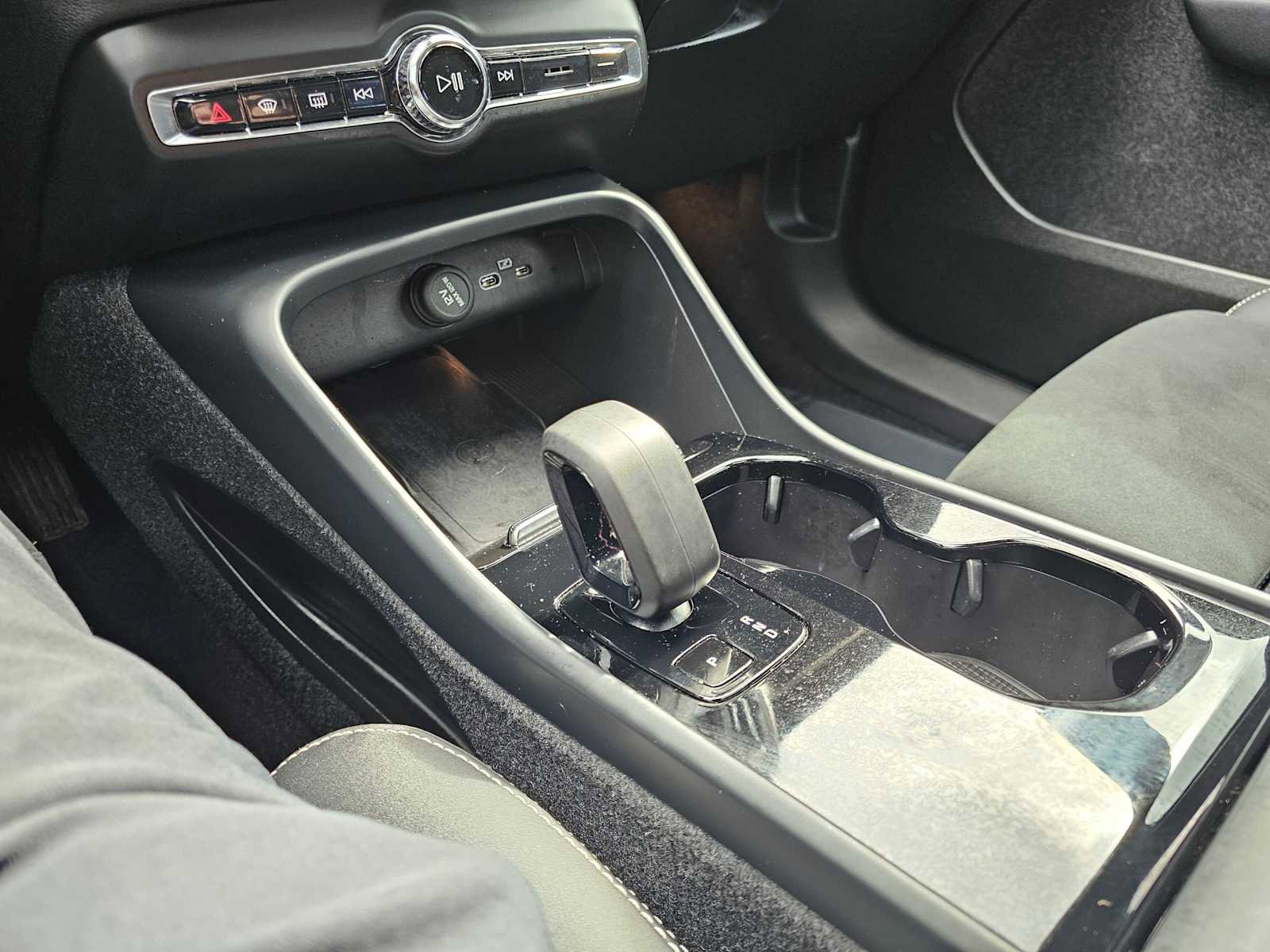 Used 2023 Volvo XC40 Recharge Ultimate image 28