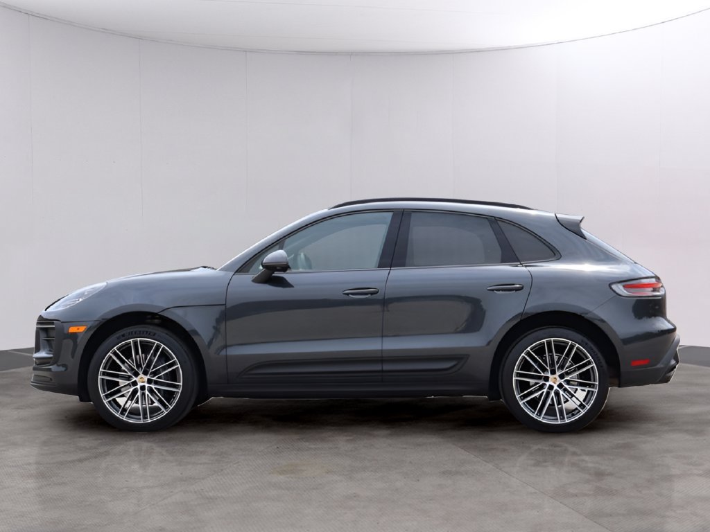 Certified 2024 Porsche Macan AWD/4WD image 2