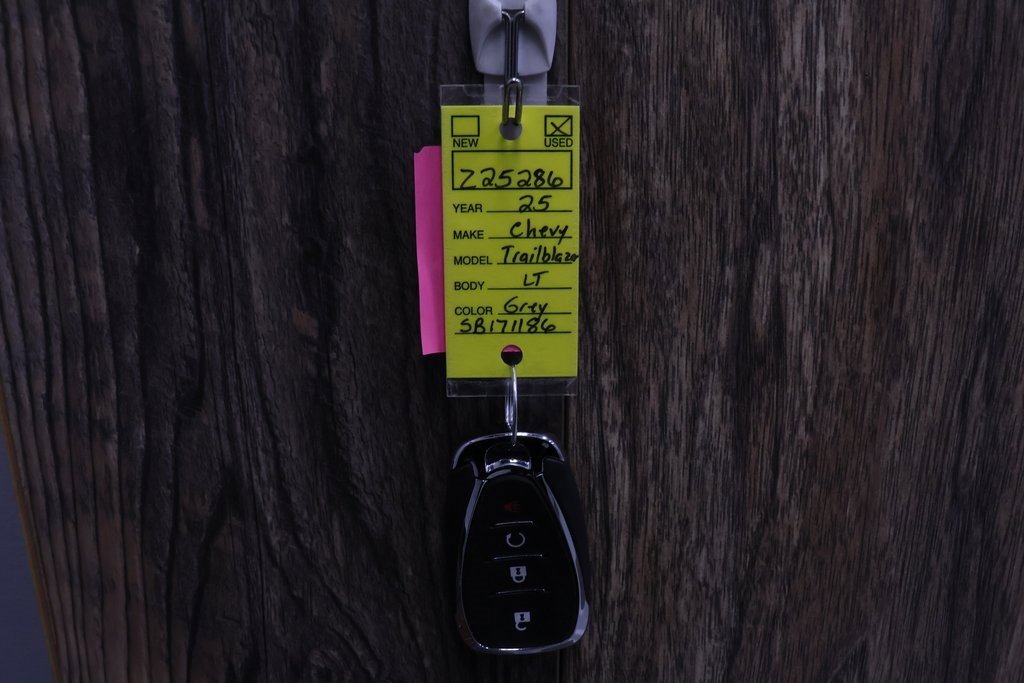 Used 2025 Chevrolet TrailBlazer LT image 11