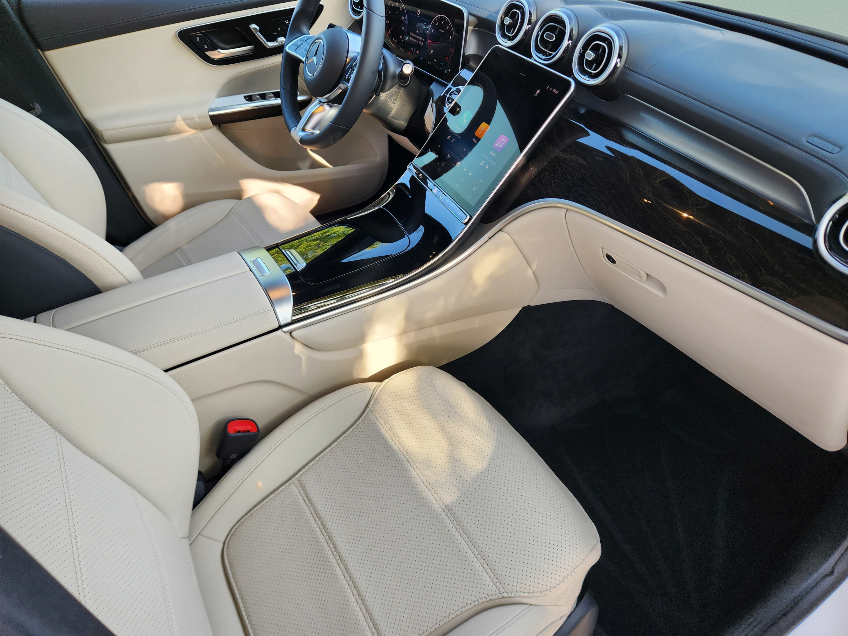 Used 2025 Mercedes-Benz GLC 300 image 7