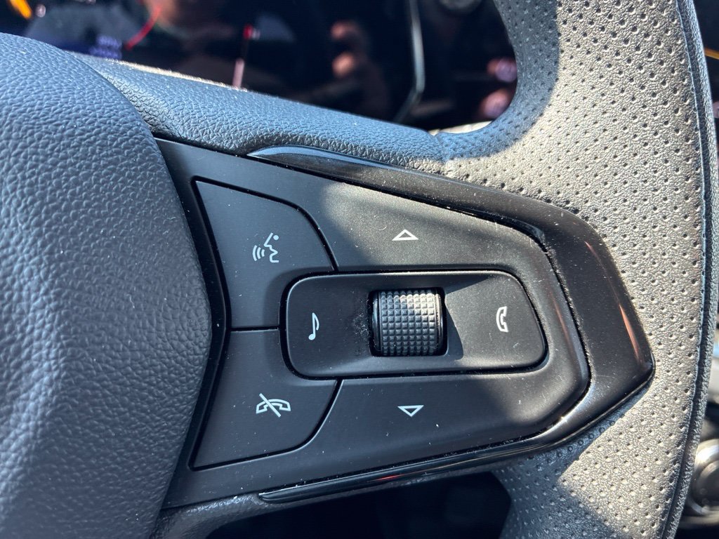 Used 2025 Chevrolet Trax LT FWD image 9