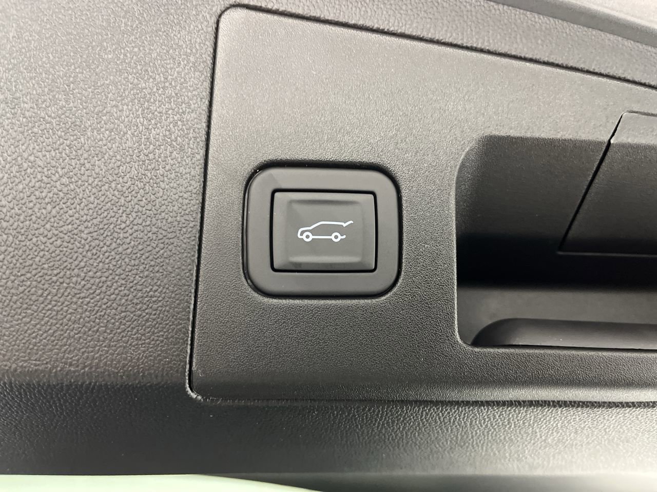 New 2026 Cadillac XT5 Luxury w/ LPO, Floor Liner Package AWD/4WD image 31