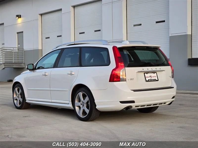 Used 2011 Volvo V50 T5 R-Design image 6