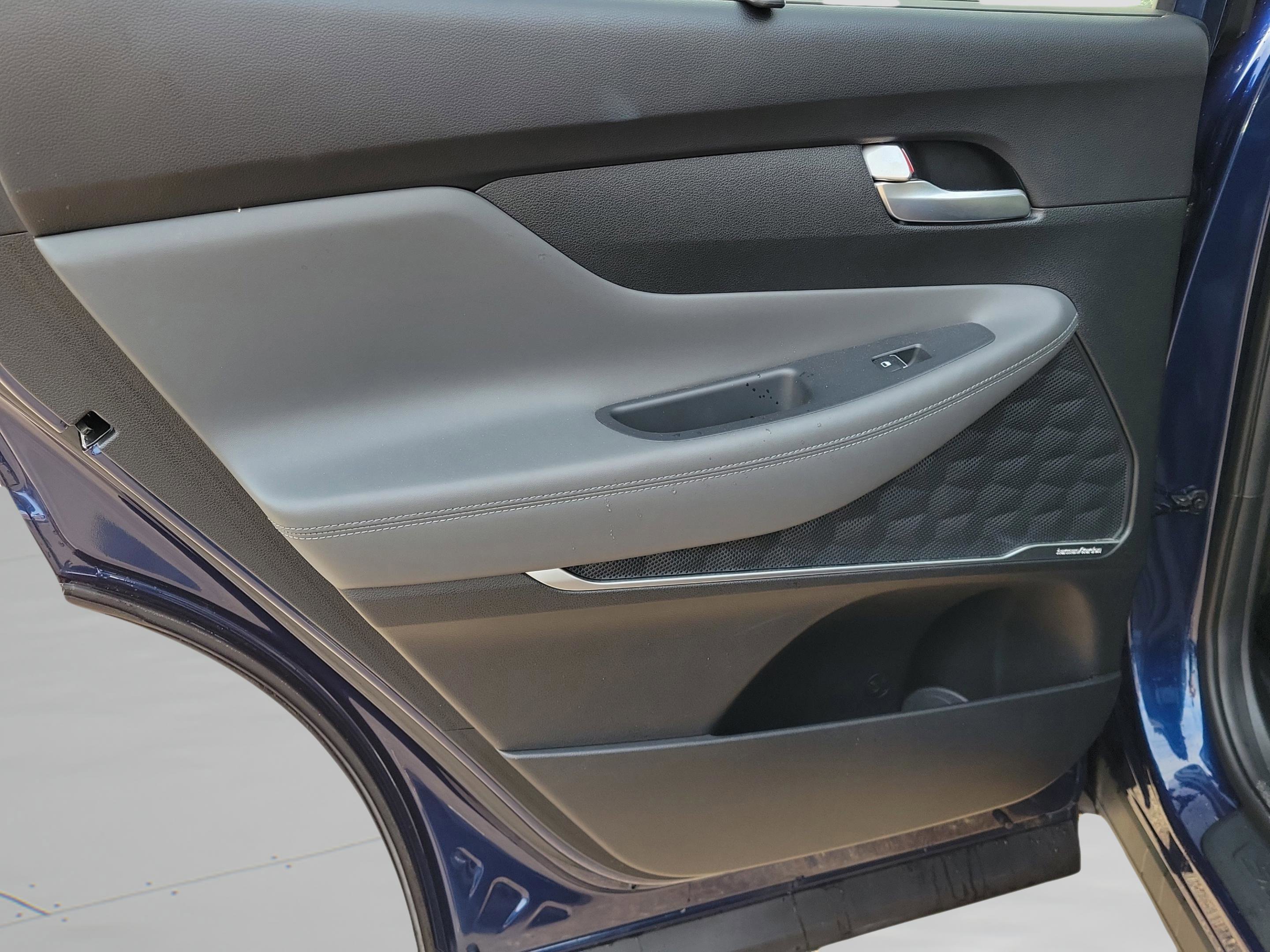 Used 2023 Hyundai Santa Fe SEL w/ Premium Package image 10