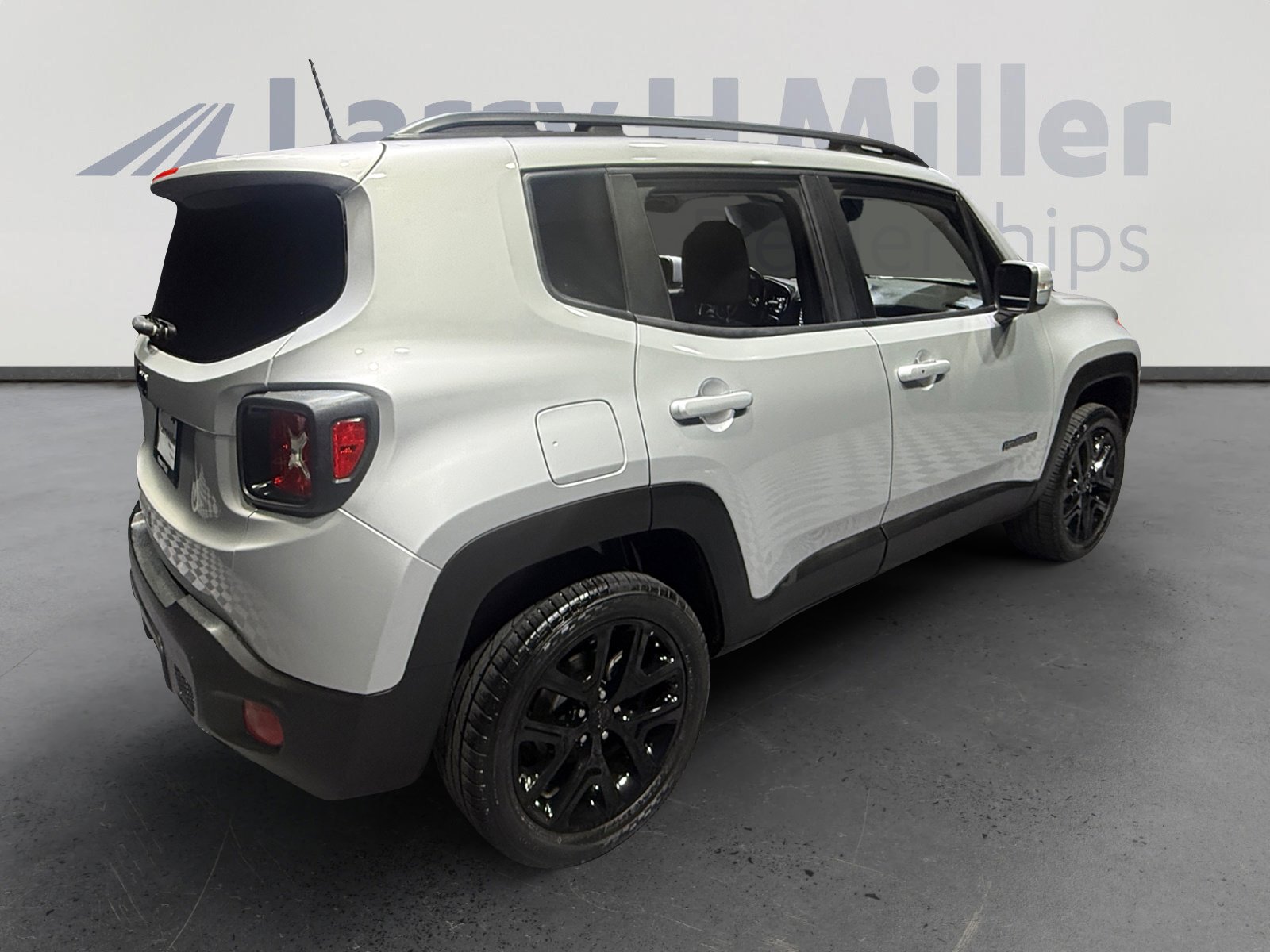 Used 2018 Jeep Renegade Altitude AWD/4WD image 5