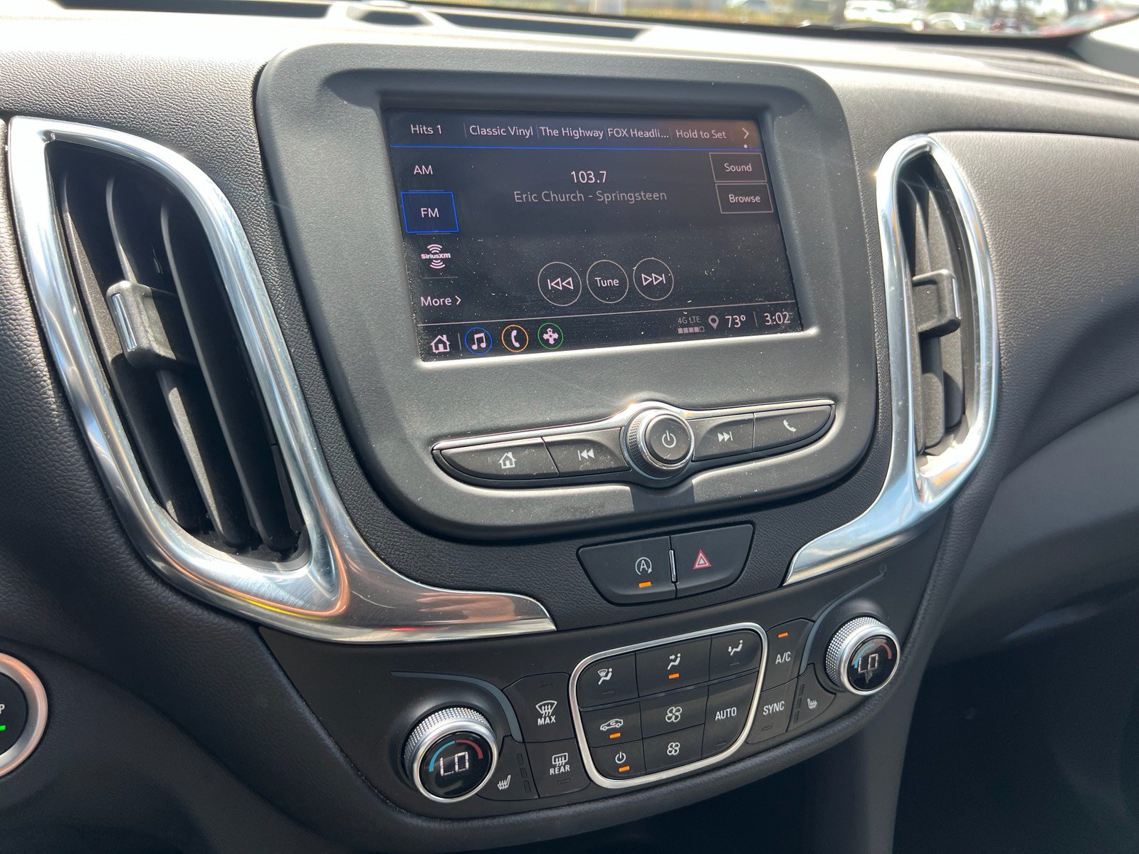 Used 2024 Chevrolet Equinox LT w/ Driver Convenience Package AWD/4WD image 24