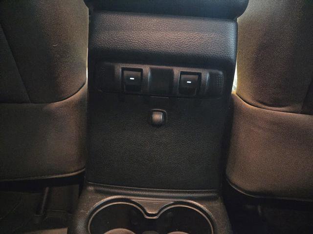 Used 2016 Jeep Wrangler Unlimited Sahara w/ Connectivity Group image 28