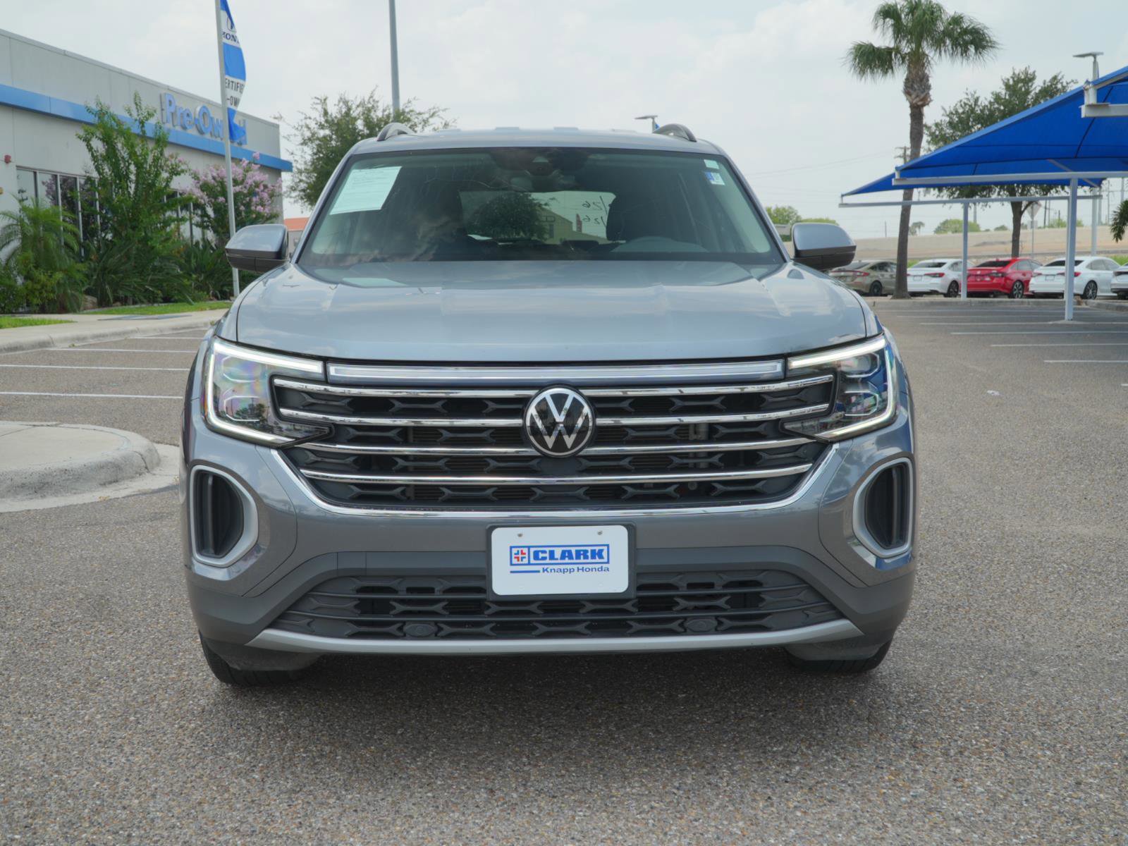 Used 2024 Volkswagen Atlas SE FWD image 2