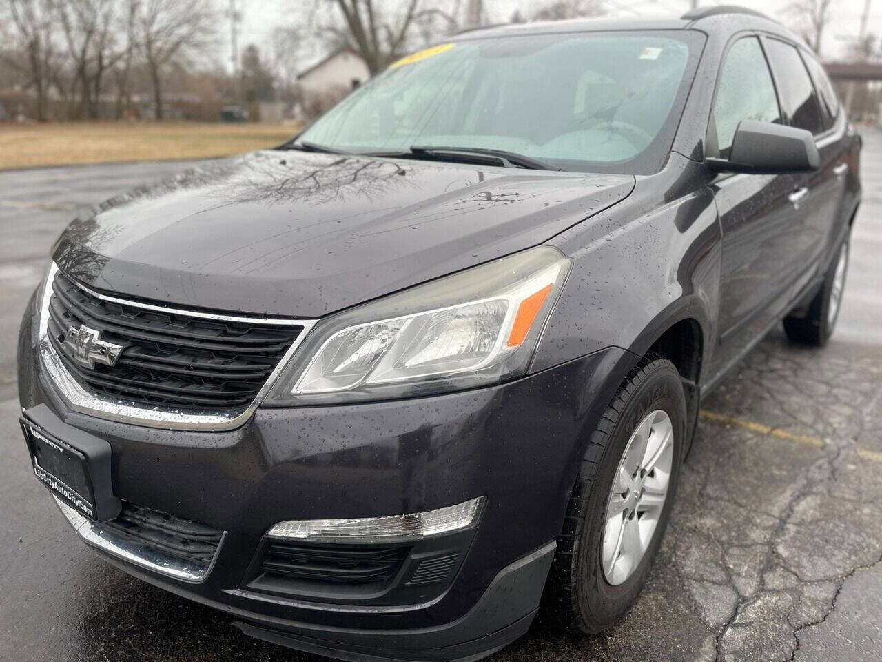 Used 2013 Chevrolet Traverse LS image 2