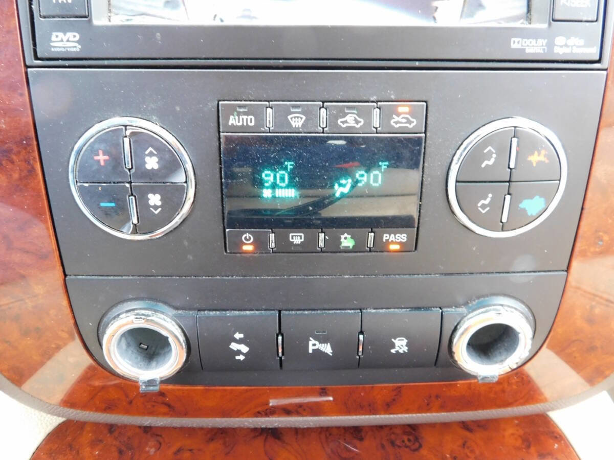 Used 2010 Chevrolet Avalanche LTZ AWD/4WD image 13