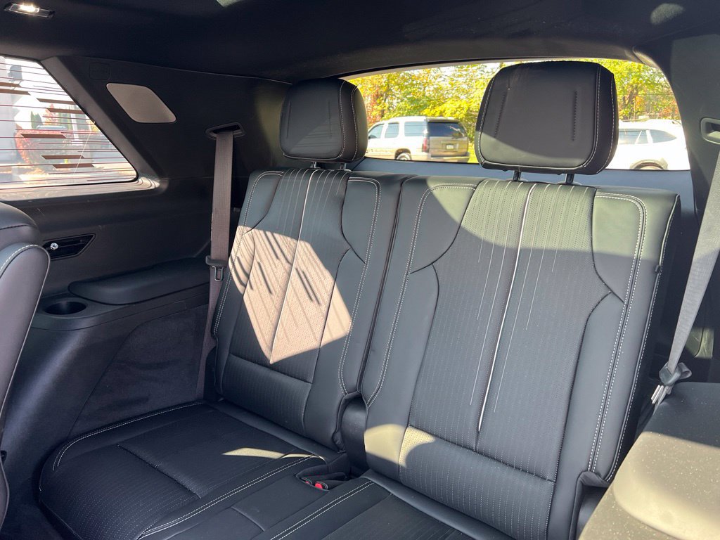 Used 2026 Cadillac Vistiq Sport w/ LPO, Floor Liner Package AWD/4WD image 16