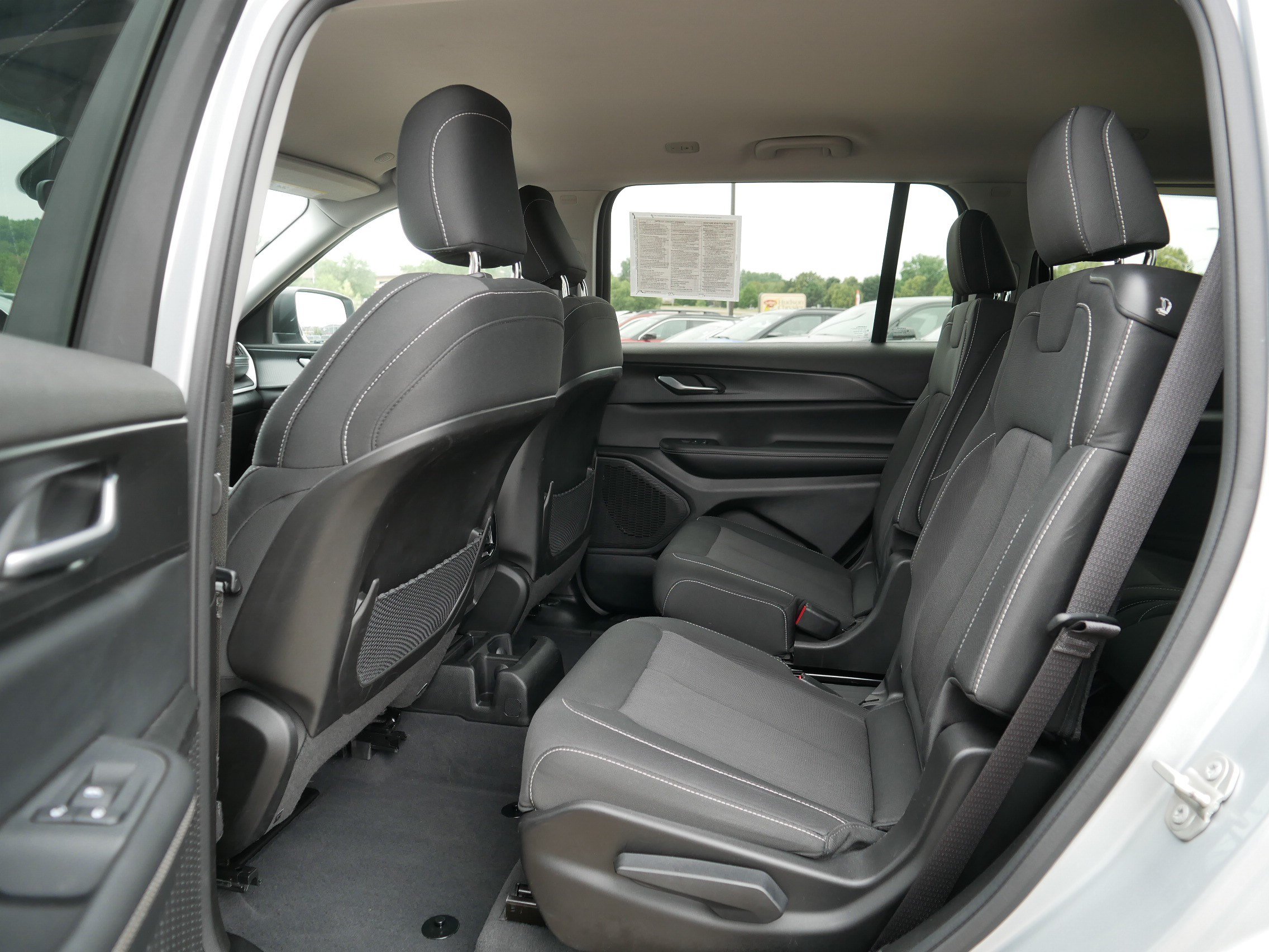Used 2023 Jeep Grand Cherokee L Laredo AWD/4WD image 34