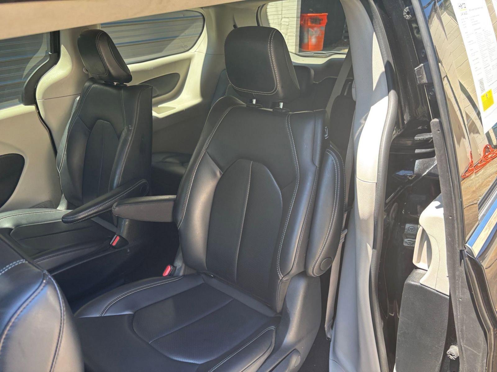 Used 2023 Chrysler Pacifica Touring-L FWD image 35